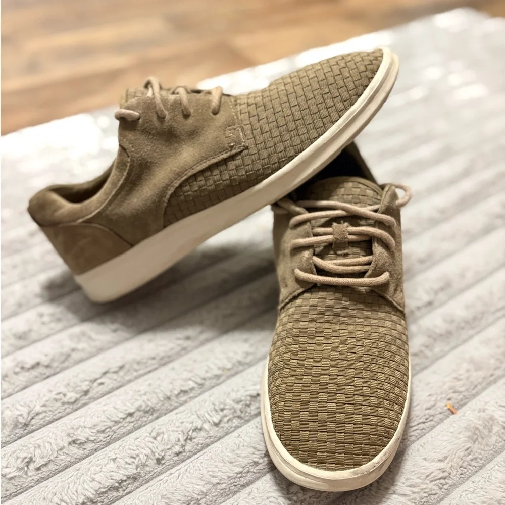 🔥 UGG HyperWeave Sneakers – Men’s Size 10 | Premium Suede & Woven Design